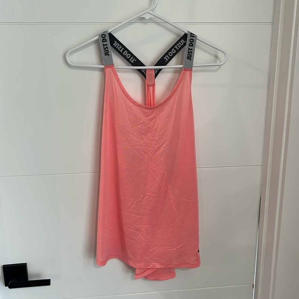 New never worn Nike women’s work out tank top